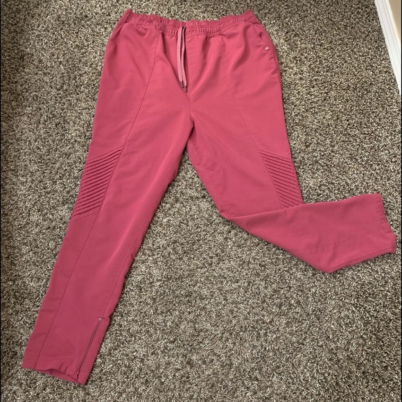 Jaanuu Scrubs, Warm Berry - Picture 2 of 6